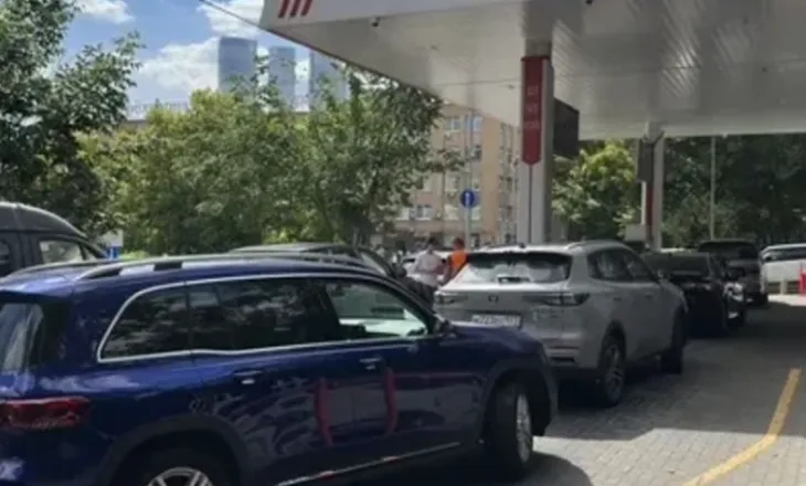 Autoritetet ruse u kërkojnë qytetarëve të kursejnë karburant