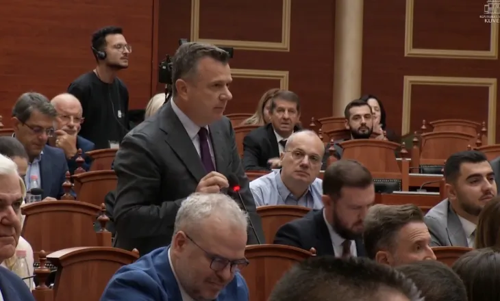 Balla i përgjigjet Bardhit: Protëso kërkesën e protestuesve, ço Berishën në burg! Kreu i PD: Taulant ti je b*ndra