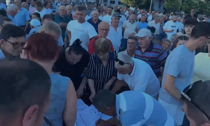 Banorët e Prrenjasit në protestë, kundërshtojnë bashkimin me Librazhdin