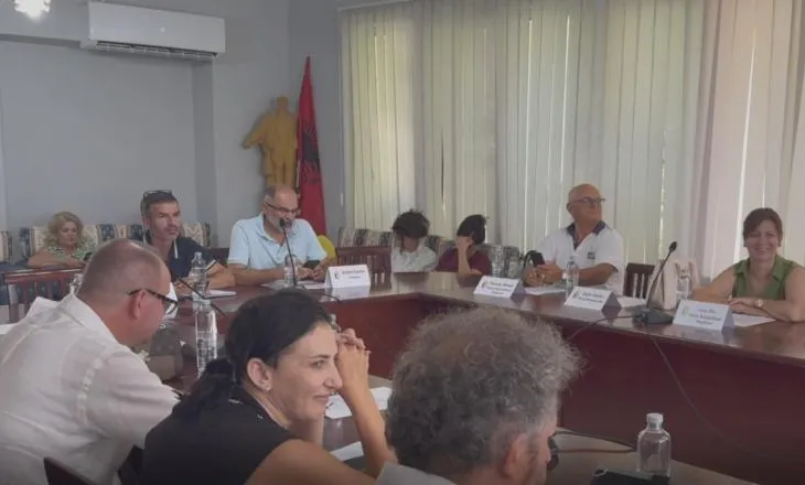 Banorët e Qafë Gjashtës 3 muaj pa ujë, mbledhja e Këshillit Bashkiak Sarandë dështon për mungesë të grupit të PD