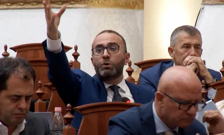 Bardhi i përgjigjet Ballës: Doni të prishni seancat, hiqni nga raportimi vetëm Avokatin e Popullit! Çështja është në…
