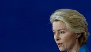 BE kërkon kufizime për rrjetet sociale te fëmijët, Von der Leyen: Mediat sociale nuk janë lodër