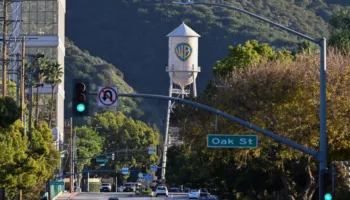 BE miraton me kusht ofertën e Paramount për Warner Bros