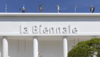 BE ndalon financimin e Bienales së Venecias për shkak të pjesëmarrjes së Rusisë