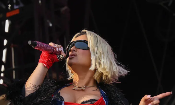 Bebe Rexha hyn në histori, YouTube i kushton postim për debutimin në Tomorrowland