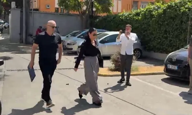 Belinda Balluku paraqitet në SPAK, e pandehur edhe për 6 lotet e tjera të Unazës së Madhe