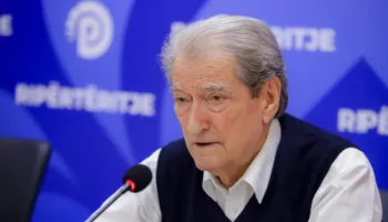 Berisha akuzon Olsi Ramën: I implikuar në afera bixhozi, mori licencë kazinoje në shkelje të ligjit, do ta denoncojmë në SPAK