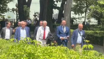 Berisha tërhiqet nga bojkoti, hyn në Parlamet nga dera e pasme…