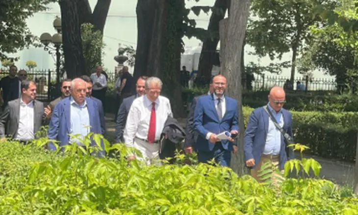Berisha tërhiqet nga bojkoti, hyn në Parlamet nga dera e pasme…