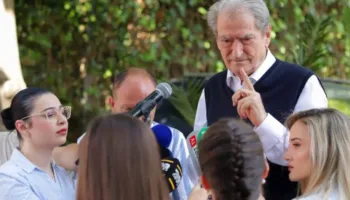 Berisha tregon mesazhin: Dumani është avokati i narkoshtetit! Drejtësia vonon, por nuk harron!