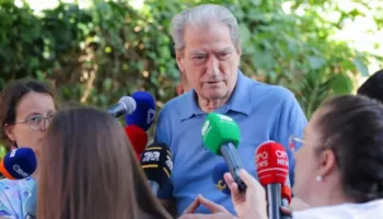 Berisha: Ulsi Manja është skllav i dosjeve të tij! Ramës ia bënë urimin më të mirë të rinjtë në protestë