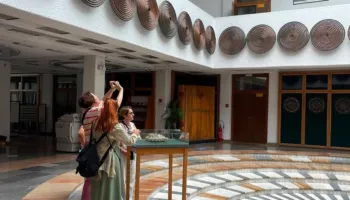 Biblioteka Kombëtare e Kosovës vazhdon të tërheqë turistë dhe vizitorë nga diaspora