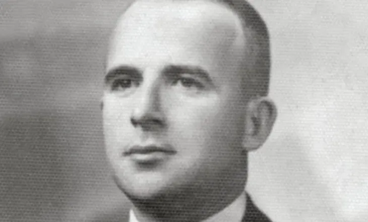 Bie shi, Adrianë