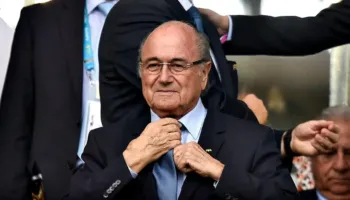 Blatter sulmon FIFA-n: Kartonët e kuq nuk anulohen me telefonata politike