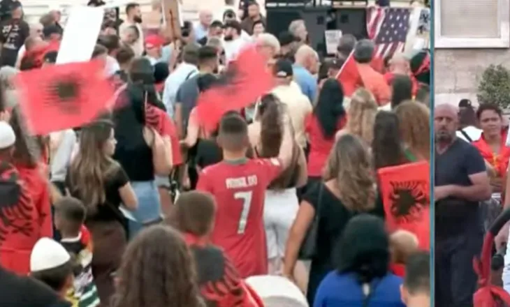 ‘Bojkotoni pushimet’, protestuesi nga bulevardi: Bashkohuni me ne në shesh!
