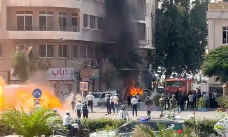 Bombë pranë hotelit ku qëndroi Macron në Damask, 18 të plagosur
