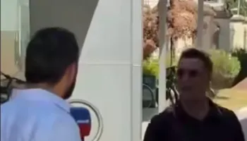 Braçe shtyn gazetarin para Kuvendit, Berisha: Dënoj gjuhën e gangsterit dhe dhunën ndaj medias