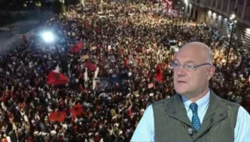 “Çakenjtë tanë”/ Auron Tare ironizon Ramën dhe Ballën: Çuna nuk është ariu rus që na trazon pyllin, por…