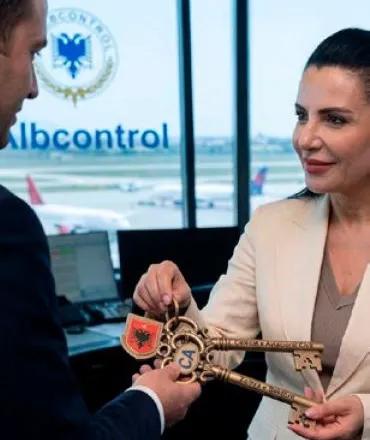 Çelësat” e Aviacionit Civil në duart e Athinës? Ja si e futi Belinda Balluku njeriun e tyre në zemër të sektorit…