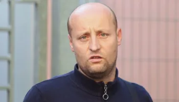 Çfarë ndodhi? Gruaja e Florenc Çapjas dhunon gazetarin investigativ