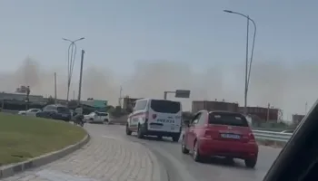 Çfarë po ndodh/ Vatër zjarri në Zvërnec, tymi i dendur mbulon Vlorën