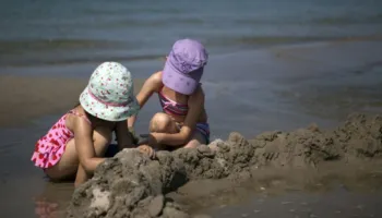 Cilat janë rreziqet afatgjata nëse një fëmijë digjet nga dielli?