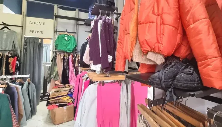 Çmimet e veshjeve “fluturojnë”, Shqipëria bëhet më e shtrenjta në rajon