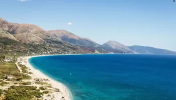 “Daily Express”: Shqipëria konfirmon suksesin turistik, renditet e para mes destinacioneve më të lira në Evropë