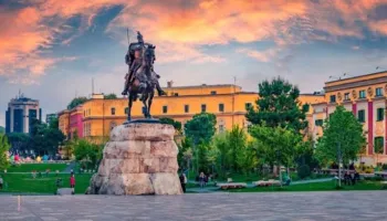 `Daily Mail`: Tirana në sytë e turistëve: Një nga qytetet më ekonomike