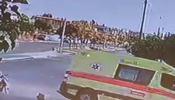 Dalin pamjet e aksidentit të ambulancës në Greqi, momenti kur përmbyset pas përplasjes
