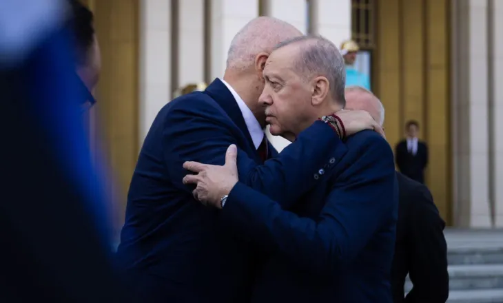 Dalin pamjet e pistoletave që Erdogan u dhuroi liderëve të shteteve të NATO-s