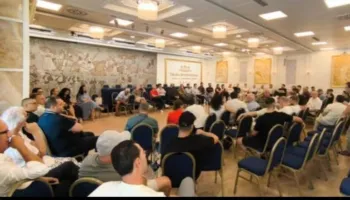 Debate mes protestuesve në mbledhjen e parë të Kuvendit Qytetar! Ndizen polemika dhe akuza mes tyre