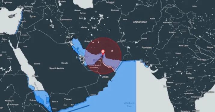 Dëmtohet një cisternë dhe goditet nga një raketë e panjohur një anijeje e ngarkuar me LNG në Ngushticën e Hormuzit