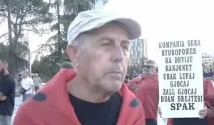 “Deputetët na pinë gjakun”/I moshuari: Spitalet në Shqipëri kanë probleme, në Itali i marr shërbimet shëndetësore falas