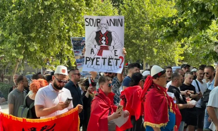 “Deputetët nuk na përfaqësojnë”/ 51 ditë revoltë për dorëheqjen e Ramës, qytetarët protestë sot para Kuvendit
