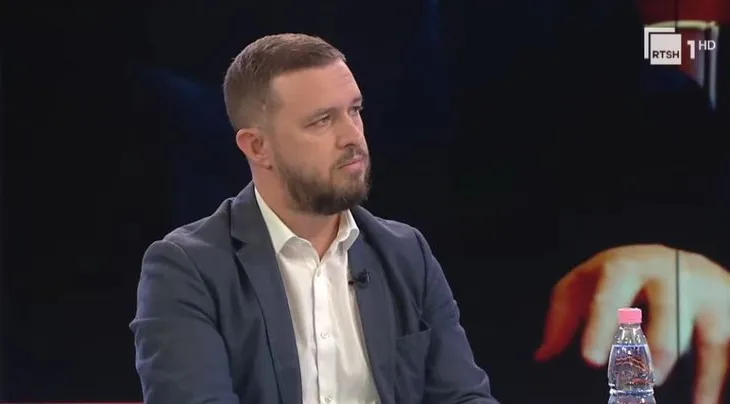 Deputeti i PS: Qeveria, e gatshme të dëgjojë një përfaqësi të protestuesve! Duhet transparencë në çdo veprim