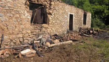 Detajet e reja nga tragjedia në Postribë të Shkodrës! Trupat u zbuluan nën rrënojat e banesës së djegur, familja sapo ishte kthyer nga Gjermania