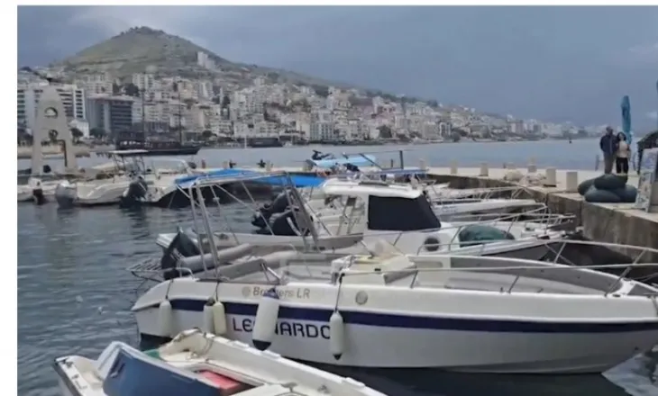 Deti me dallgë, ndalohet lundrimi për anijet turistike dhe të peshkimit në Sarandë