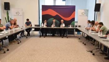DHTIK dhe Dogana diskutojnë për sfidat e bizneseve dhe lehtësimin e eksporteve