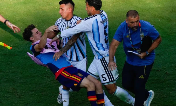 Dhuna në finalen e Botërorit dhe banderola “Malvinas”, FIFA ngre padi disiplinore ndaj Argjentinës dhe lojtarëve të saj