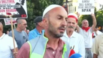 “Dhuna në komisariatin nr.3, e financuar nga qeveria”/ Arben Kola: Ne vijojmë protestën paqësore deri në rrëzimin…