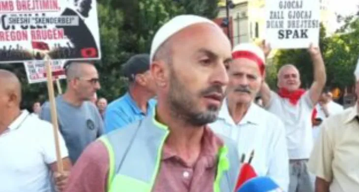 “Dhuna në komisariatin nr.3, e financuar nga qeveria”/ Arben Kola: Ne vijojmë protestën paqësore deri në rrëzimin…