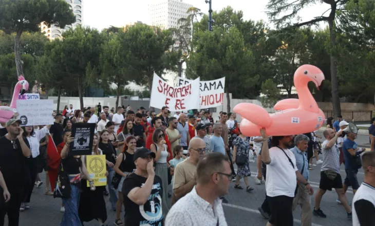 Dhuna në protestën para Parlamentit/ Nesër masa e sigurisë për dy protestuesit