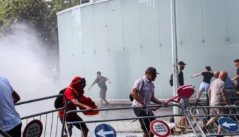 Dhuna në protestën te Kuvendi, sot masa për 2 protestuesit