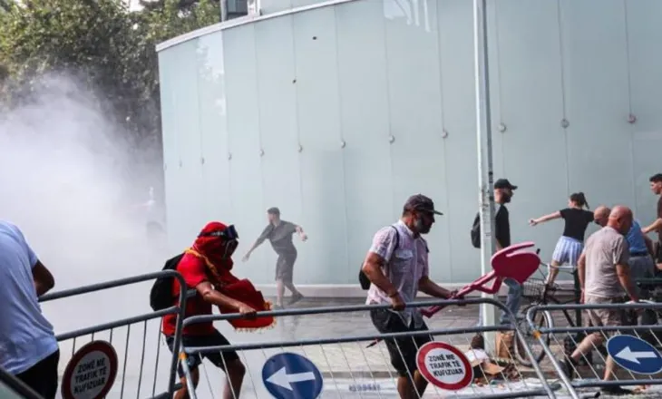 Dhuna në protestën te Kuvendi, sot masa për 2 protestuesit