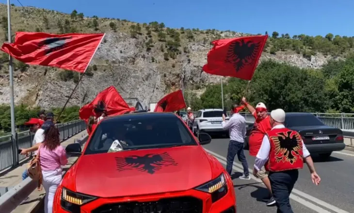 Diaspora në Tiranë/ Ndalesa e parë te paraburgimi “Mine Peza” për protestuesit e arrestuar