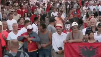 Dita e 36-të, qytetarët protestojnë para Kryeministrisë