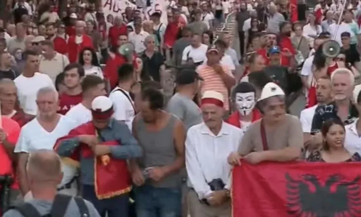 Dita e 36-të, qytetarët protestojnë para Kryeministrisë
