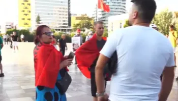 Dita e 37-të e protestës, nis grumbullimi i qytetarëve në sheshin “Skënderbej”