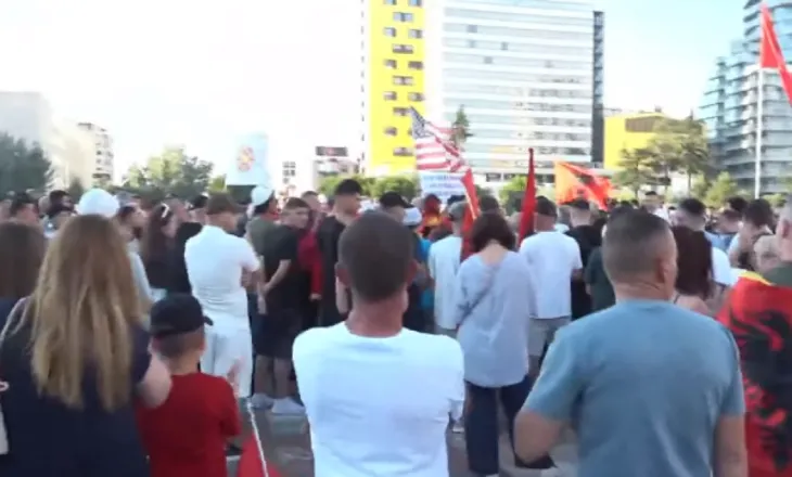 Dita e 44 e protestës në Tiranë, qytetarët mblidhen te Sheshi “Skënderbej”: Rama të largohet menjëherë!